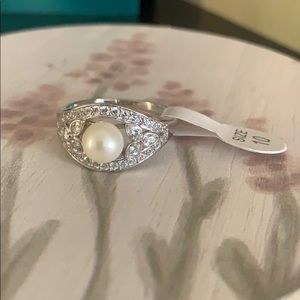 Victoria Ring with Pearl